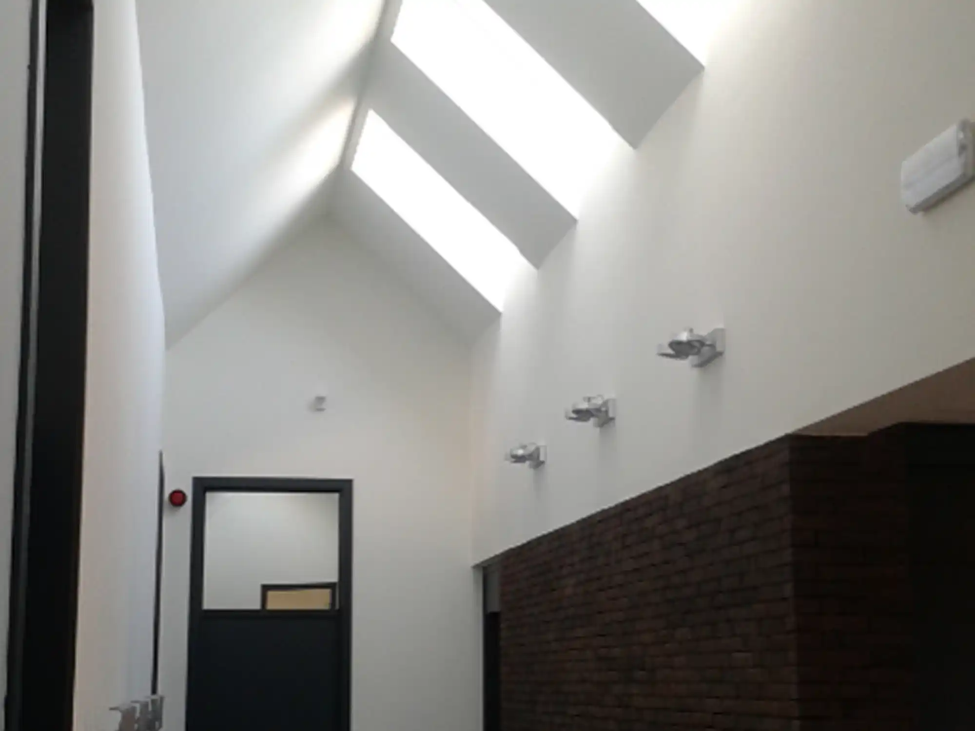 Couloir intérieur avec verrière zénithale